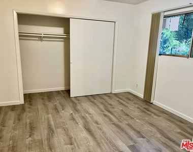 4702 W 17th Street - Photo Thumbnail 5