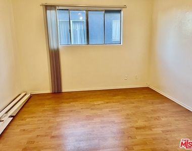 4702 W 17th Street - Photo Thumbnail 8