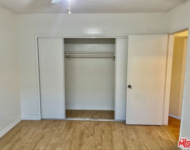 4702 W 17th Street - Photo Thumbnail 6
