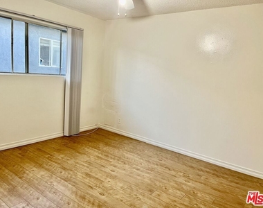 4702 W 17th Street - Photo Thumbnail 5