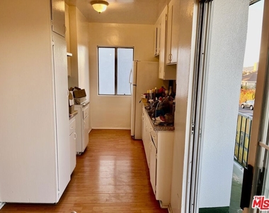 4702 W 17th Street - Photo Thumbnail 3