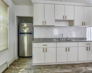 212 Easton Avenue - Photo Thumbnail 14