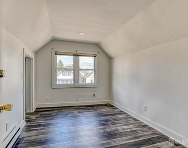 212 Easton Avenue - Photo Thumbnail 17
