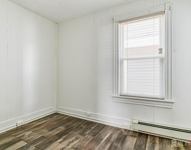 212 Easton Avenue - Photo Thumbnail 8