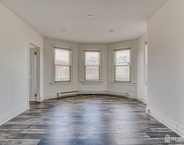 212 Easton Avenue - Photo Thumbnail 4