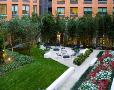 550 West 45th Street - Photo Thumbnail 2