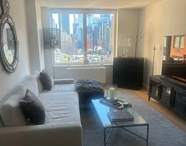 550 West 45th Street - Photo Thumbnail 8