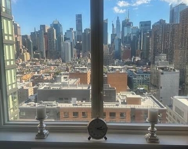 550 West 45th Street - Photo Thumbnail 4