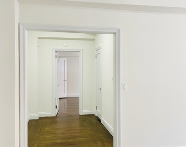 W 55th Street - Photo Thumbnail 7