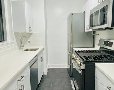 West 55th Street - Photo Thumbnail 1