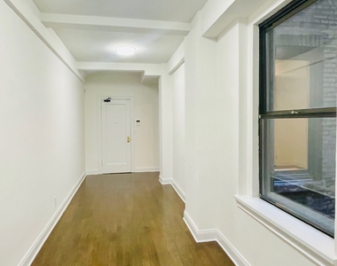 West 55th Street - Photo Thumbnail 2