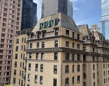 W 55th Street - Photo Thumbnail 2