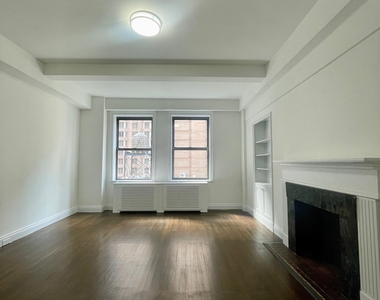 W 55th Street - Photo Thumbnail 1