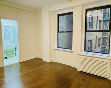 West 55th Street - Photo Thumbnail 5