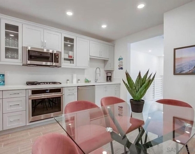 834 Santa Barbara Pl - Photo Thumbnail 2