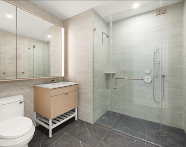 East 83rd Street - Photo Thumbnail 5