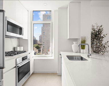 East 83rd Street - Photo Thumbnail 2