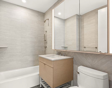 East 83rd Street - Photo Thumbnail 8