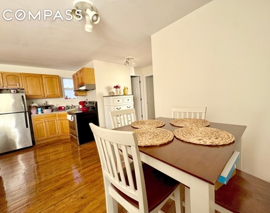 4 Gotham Ave - Photo Thumbnail 7