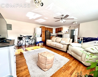 4 Gotham Ave - Photo Thumbnail 1