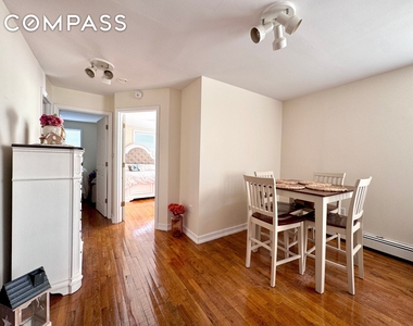 4 Gotham Ave - Photo Thumbnail 3