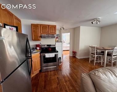 4 Gotham Ave - Photo Thumbnail 8