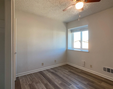 2303 Mission Hill Dr - Photo Thumbnail 12