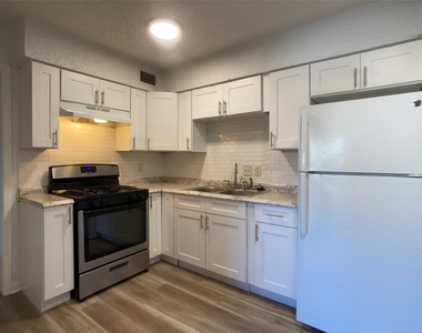 2303 Mission Hill Dr - Photo Thumbnail 3