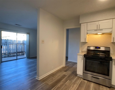 2303 Mission Hill Dr - Photo Thumbnail 2