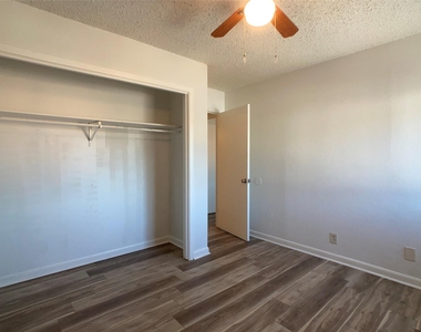2303 Mission Hill Dr - Photo Thumbnail 11