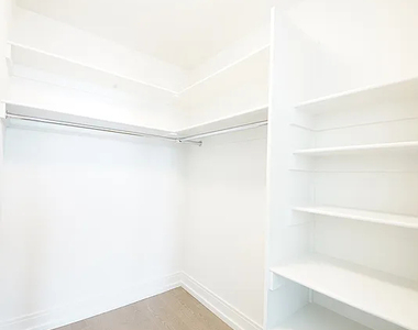 555 10th Avenue - Photo Thumbnail 3