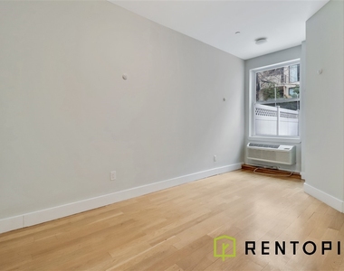 34 Meserole Street - Photo Thumbnail 6