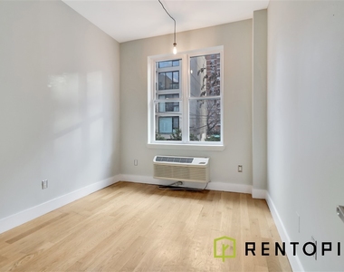 34 Meserole Street - Photo Thumbnail 4