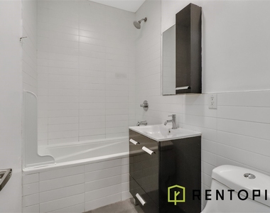 34 Meserole Street - Photo Thumbnail 13