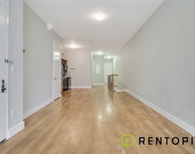 34 Meserole Street - Photo Thumbnail 3