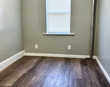 21-14 29th Avenue - Photo Thumbnail 4