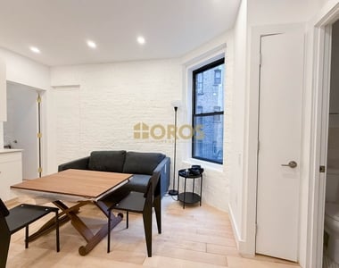 322 East 11th Street - Photo Thumbnail 3