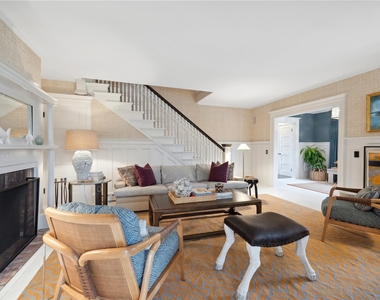 47 Huntting Lane - Photo Thumbnail 3