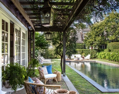 47 Huntting Lane - Photo Thumbnail 2