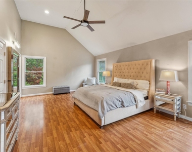 1 Candace Drive - Photo Thumbnail 10