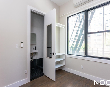 90 Manhattan Avenue - Photo Thumbnail 5