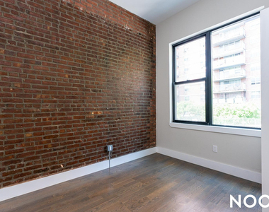 90 Manhattan Avenue - Photo Thumbnail 1