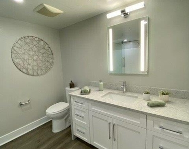 100 Glen Street - Photo Thumbnail 7