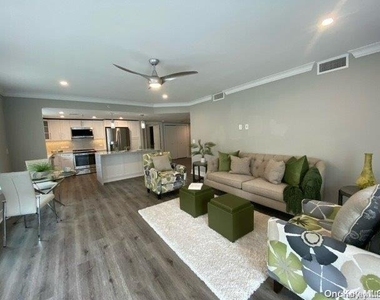 100 Glen Street - Photo Thumbnail 3