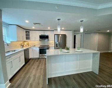 100 Glen Street - Photo Thumbnail 1