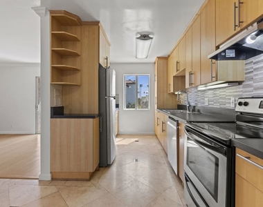 1033 6th Street - Photo Thumbnail 11