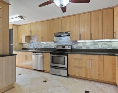1033 6th Street - Photo Thumbnail 10
