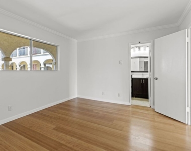 1033 6th Street - Photo Thumbnail 3