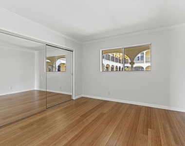1033 6th Street - Photo Thumbnail 5