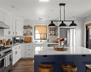181 Wilmot Road - Photo Thumbnail 8